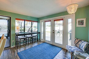 Waterfront Oasis w/ Hot Tub ~ 10 Mi to Dtwn Tampa
