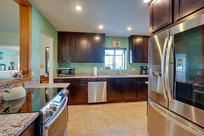 Waterfront Oasis w/ Hot Tub ~ 10 Mi to Dtwn Tampa