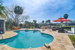 Waterfront Oasis w/ Hot Tub ~ 10 Mi to Dtwn Tampa