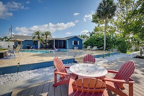 Waterfront Oasis w/ Hot Tub ~ 10 Mi to Dtwn Tampa