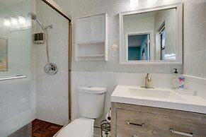 Waterfront Oasis w/ Hot Tub ~ 10 Mi to Dtwn Tampa