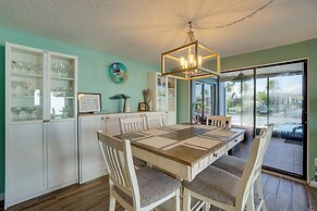 Waterfront Oasis w/ Hot Tub ~ 10 Mi to Dtwn Tampa