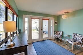 Waterfront Oasis w/ Hot Tub ~ 10 Mi to Dtwn Tampa