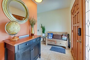 Waterfront Oasis w/ Hot Tub ~ 10 Mi to Dtwn Tampa