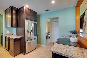 Waterfront Oasis w/ Hot Tub ~ 10 Mi to Dtwn Tampa