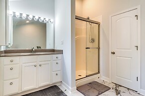 Tree-lined Indianapolis Home ~ 10 Mi to Downtown!