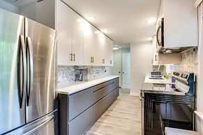 Tree-lined Indianapolis Home ~ 10 Mi to Downtown!