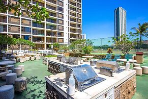 Honolulu Vacation Rental: Walk to Waikiki Beach!