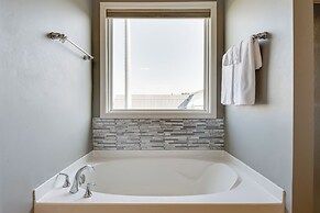 Indianapolis Home w/ Patio & Community Pool!