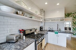 Bright Minneapolis Apartment - 1 Mi to Downtown!