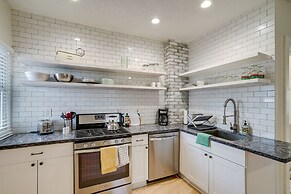 Bright Minneapolis Apartment - 1 Mi to Downtown!