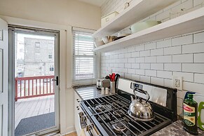 Bright Minneapolis Apartment - 1 Mi to Downtown!