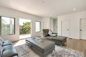 Modern Atlanta Home w/ Balcony: 2 Mi to Downtown!