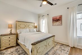 Modern Atlanta Home w/ Balcony: 2 Mi to Downtown!