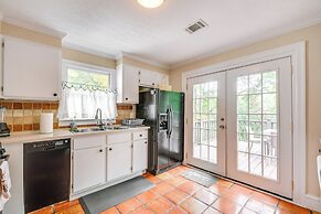 Chic Atlanta Retreat w/ Patio & Outdoor Dining!