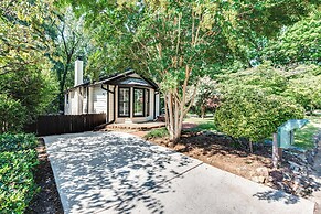 Chic Atlanta Retreat w/ Patio & Outdoor Dining!