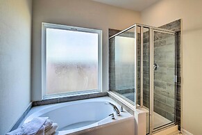 Houston Home w/ Private Yard - 16 Mi to Dtwn