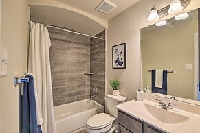 Houston Home w/ Private Yard - 16 Mi to Dtwn