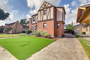 Vibrant Houston Getaway: 5 Mi to Downtown Aquarium