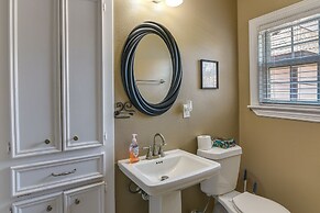 Quaint Houston Hideaway - 3 Mi to Downtown!