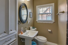 Quaint Houston Hideaway - 3 Mi to Downtown!