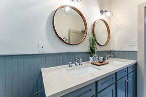 '1930s East End Home' ~ 3 Mi to Downtown Houston!