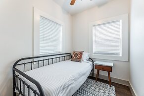 '1930s East End Home' ~ 3 Mi to Downtown Houston!