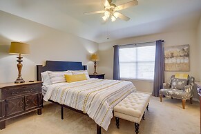 Pet-friendly Tomball Home ~ 8 Mi to Burroughs Park