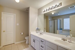 Pet-friendly Tomball Home ~ 8 Mi to Burroughs Park