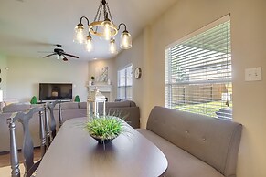 Pet-friendly Tomball Home ~ 8 Mi to Burroughs Park