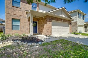 Pet-friendly Tomball Home ~ 8 Mi to Burroughs Park