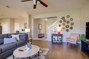 Pet-friendly Tomball Home ~ 8 Mi to Burroughs Park