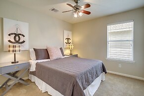 Pet-friendly Tomball Home ~ 8 Mi to Burroughs Park
