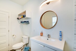Modern Houston Haven: 3 Mi to Downtown Attractions