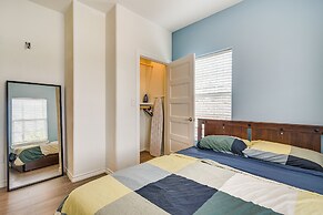 Modern Houston Haven: 3 Mi to Downtown Attractions