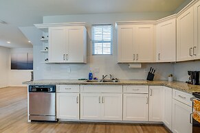 Modern Houston Haven: 3 Mi to Downtown Attractions