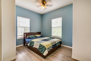 Modern Houston Haven: 3 Mi to Downtown Attractions