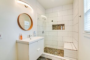 Modern Houston Haven: 3 Mi to Downtown Attractions