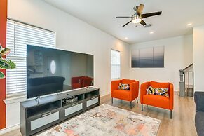 Modern Houston Haven: 3 Mi to Downtown Attractions