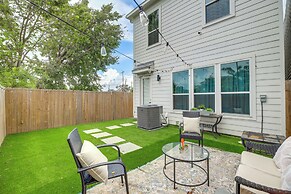 Modern Houston Home w/ Yard, 3 Mi to Toyota Center