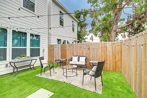 Modern Houston Home w/ Yard, 3 Mi to Toyota Center