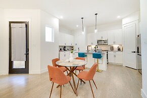 Modern Houston Home w/ Yard, 3 Mi to Toyota Center