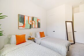Modern Houston Home w/ Yard, 3 Mi to Toyota Center