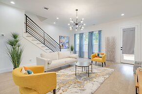 Modern Houston Home w/ Yard, 3 Mi to Toyota Center