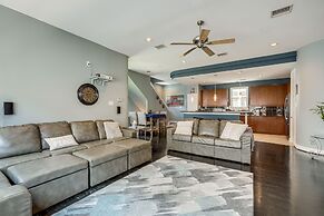 Houston Retreat With Fireplace & Balcony!