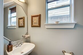 Houston Retreat With Fireplace & Balcony!