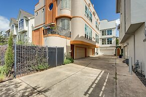 Houston Retreat With Fireplace & Balcony!