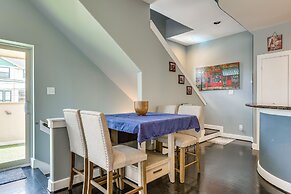 Houston Retreat With Fireplace & Balcony!