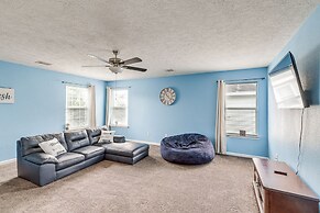 Spacious Houston Home w/ Pool Access, Fenced Yard!