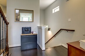 Houston Home w/ Rooftop Patio & Downtown Views!